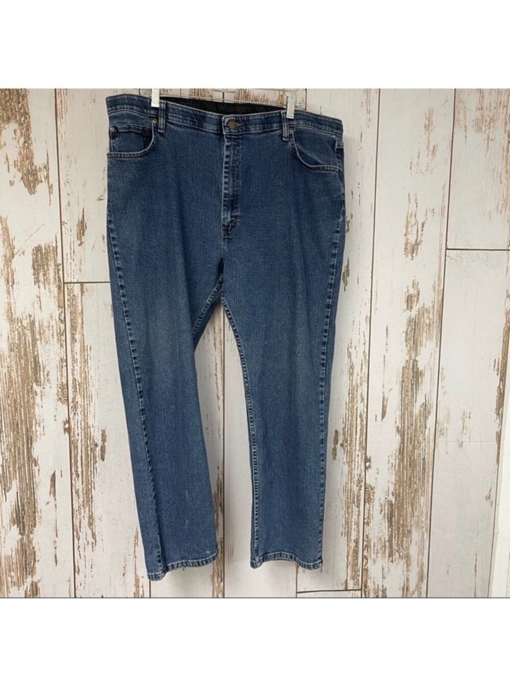 Wrangler Regular Fit Jeans, Size 42x30. In excellent condition!